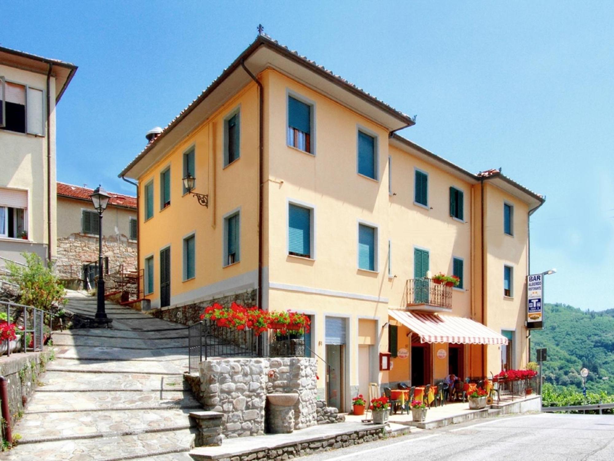 Amelia Hotel Momigno Exterior photo
